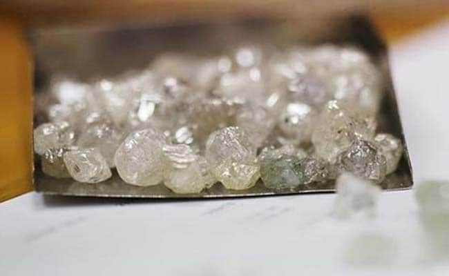 Tax Raid At 23 Premises Of Gujarat Diamond Fir