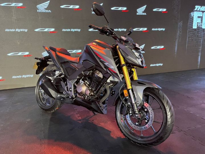 Here’s A Detailed Look Of The Newly Launched Honda CB300F In 6 Images