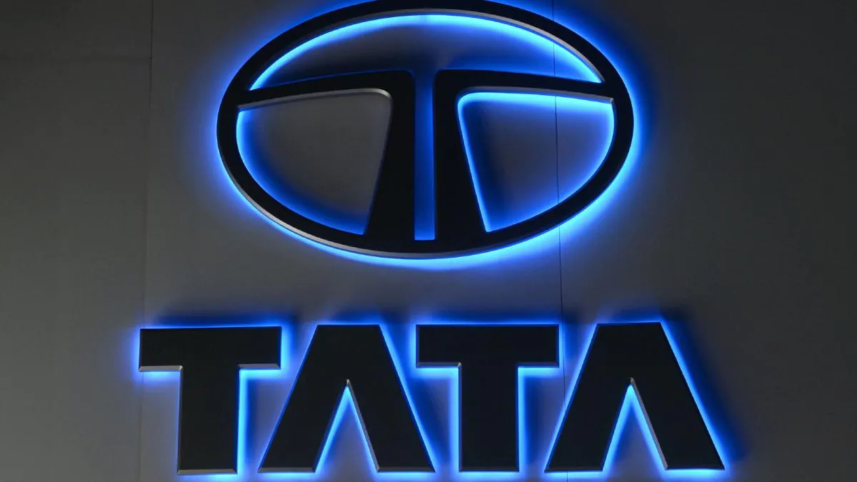 Tata Sons to halve the number of listed companies from 29 to 15 .