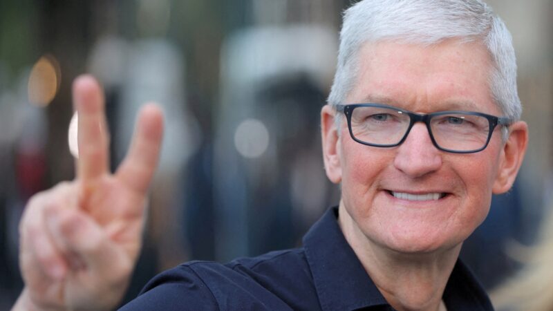 Tim Cook to open Apple's India stores, seeks meet